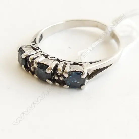 UNMARKED SILVER SAPPHIRE ? RING 2.3 GRAMS SIZE O 1/2