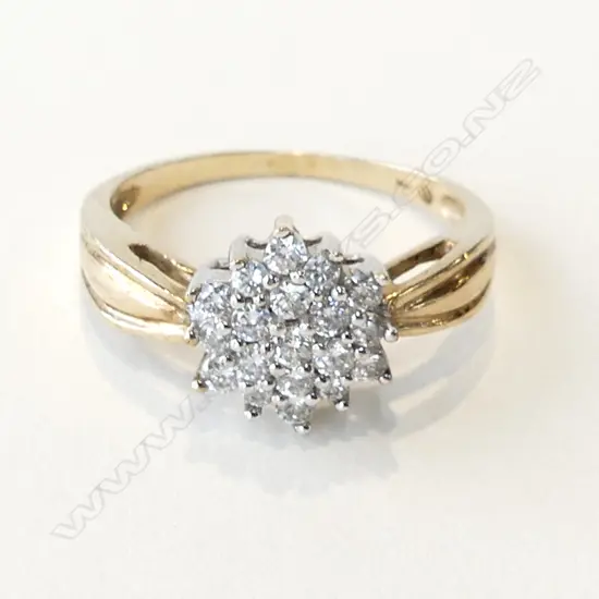 9CT & DIAMOND CLUSTER RING 3.4 GRAMS SIZE R