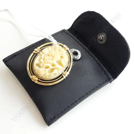18CT CARVED IVORY BROOCH 7.4GM