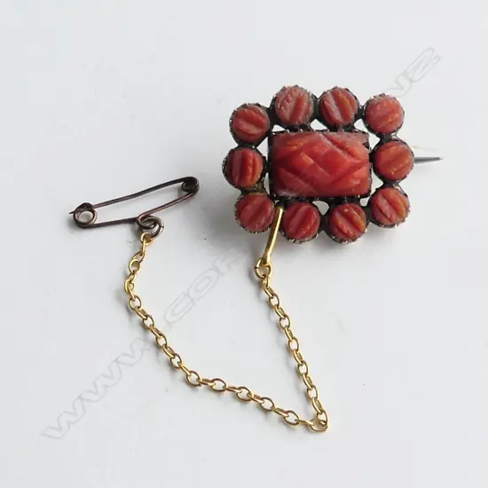 ANTIQUE MEDITERRANEAN CORAL & GOLD BROOCH