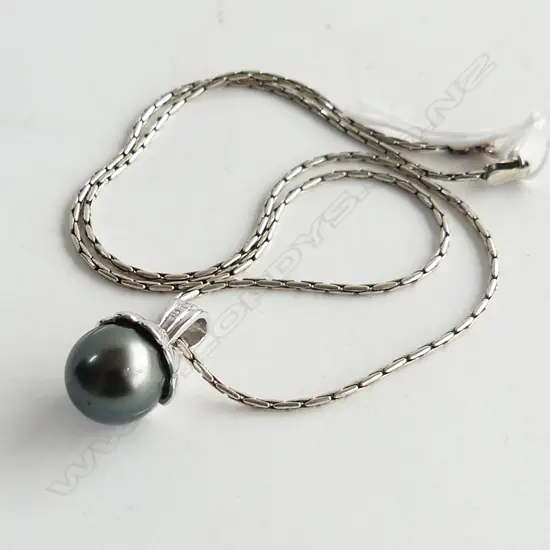 BLACK PEARL & SILVER SET PENDANT & CHAIN 8.4 GMS