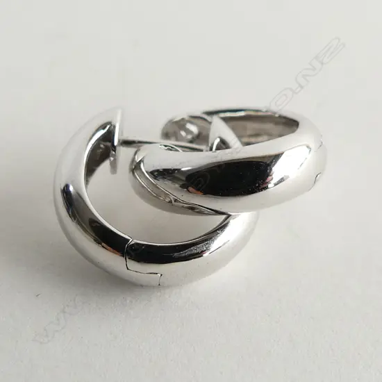 PR 9CT WHITE GOLD SM ROLLED HOOP EARRINGS 2.3GMS 