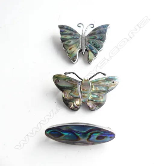 3 NZ SILVER & PAUA SHELL BROOCHES: 2 BUTTERFLIES & OVAL