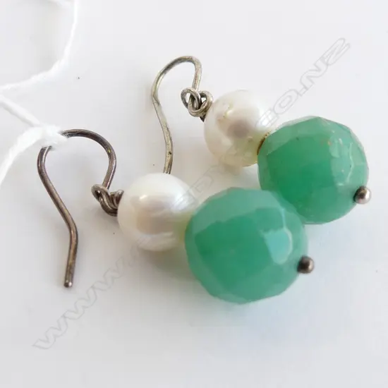 PAIR CHALCEDONY AND CULTURED PEARL EARRINGS ST. SILVER HOOKS