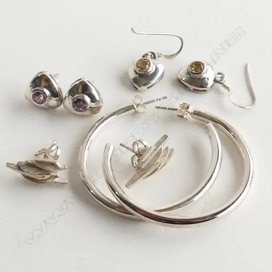 FOUR PR SILVER EARRINGS 13.7GMS