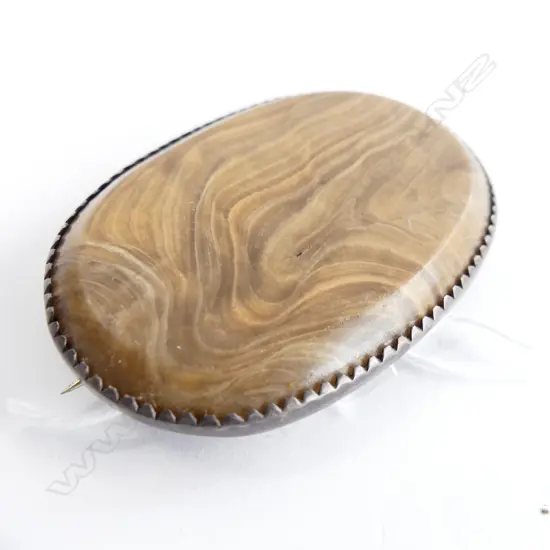 VINTAGE AGATE AND SILVER BROOCH