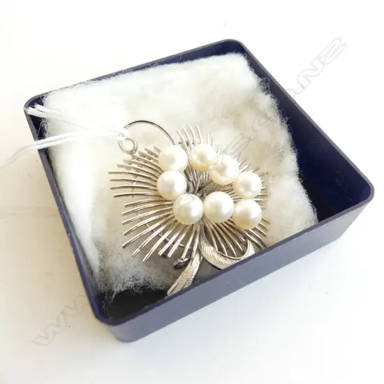 VINTAGE SILVER & 8 PEARL DESIGNER SPRAY BROOCH