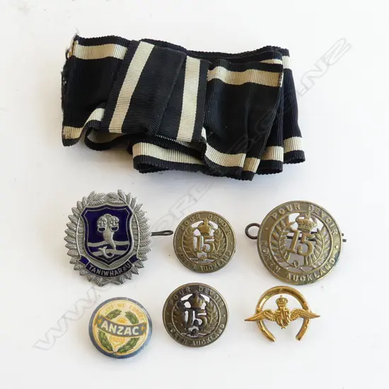 UNMARKED GOLD RAF BADGE 3.0 GRAMS + 5 ASST. MILITARY BADGES & RIBBON