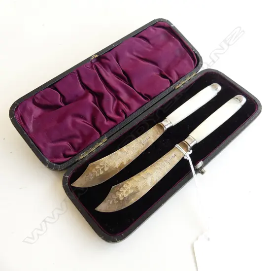PR SILVER ENGRAVED BUTTER KNIVES MOP HANDLES BOXED