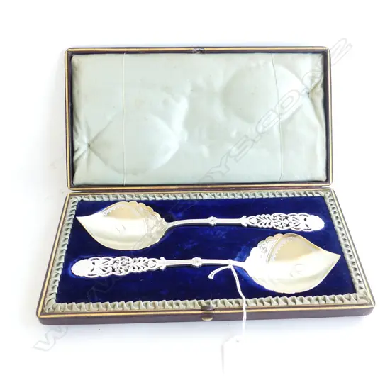 PR VICTORIAN FANCY ENGRAVED SILVER PLATE BOXED SERVING SPOONS