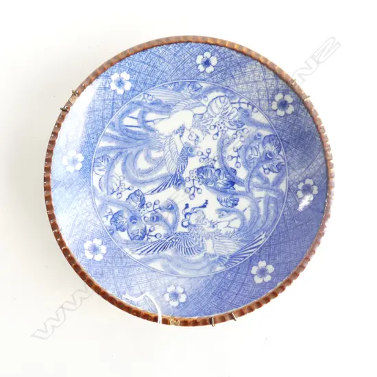 VINTAGE ORIENTAL BLUE & WHITE PLATE WITH PIE CRUST RIM  (2 CHIPS TO RIM) DIA 245MM