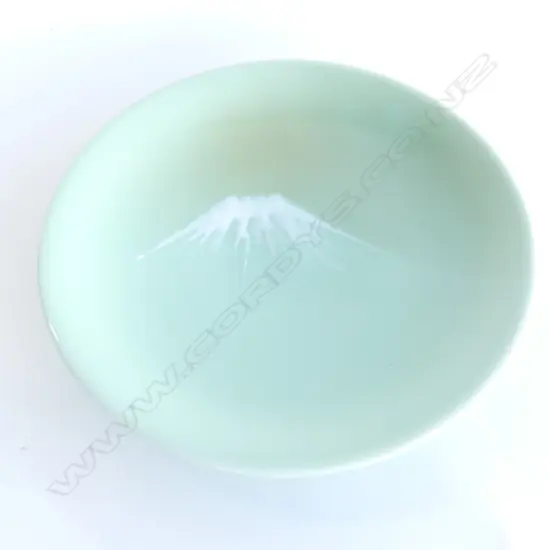 JAPANESE SETO MT. FUJI PLATE 210mm dia
