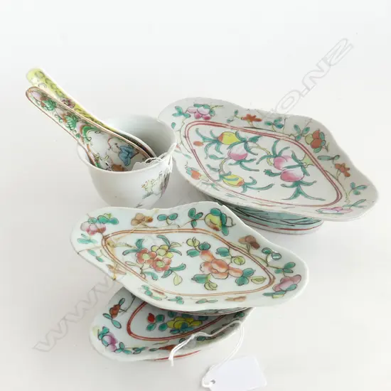 VINTAGE ORIENTAL TEA CUP, 3 GRADUATED DISHES (A/F) (L 215, 613, 135MM) & 2 SERVING SPOONS (1 A/F)