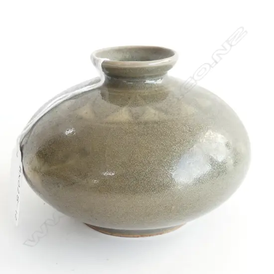 EARLY 20TH CENTURY KOREAN CELEDON VASE   H.100MM