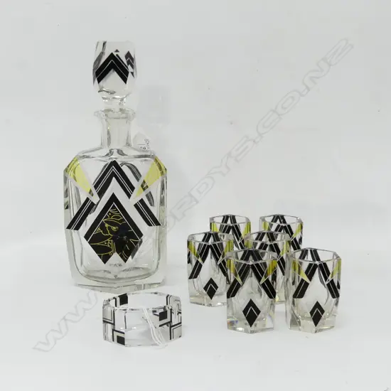 ART DECO DECANTER AND 6 GLASSES AND NAPKIN RING SMALL CHIP TO LIP H 250 MM
