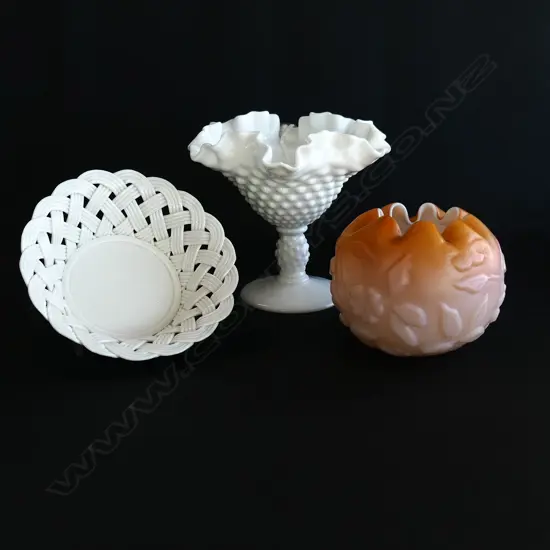 MILK GLASS; FENTON HOBNAIL COMPORT (DIA140MM)