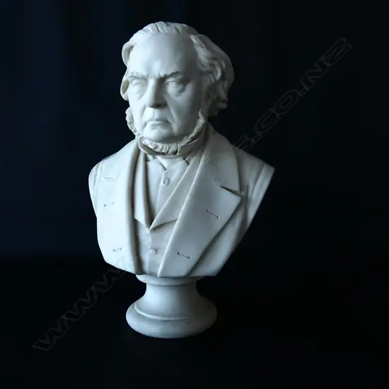 PARIAN WARE BUST; VICTORIAN GENTLEMAN H.220mm - repair to collar
