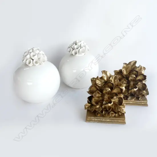 PR GILDED RESIN MAGNOLIA BOOKENDS H.155mm + PR WHITE CERAMIC LIDDED ORB VASES H.210mm