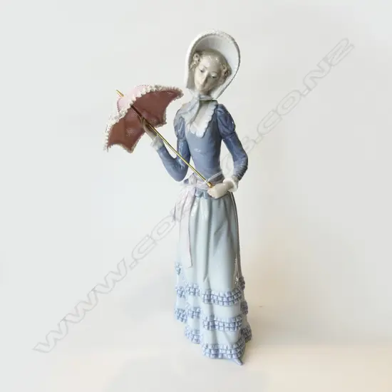LLADRO FIGURINE; WOMAN w. PARASOL H.315mm minor losses to parasol lace
