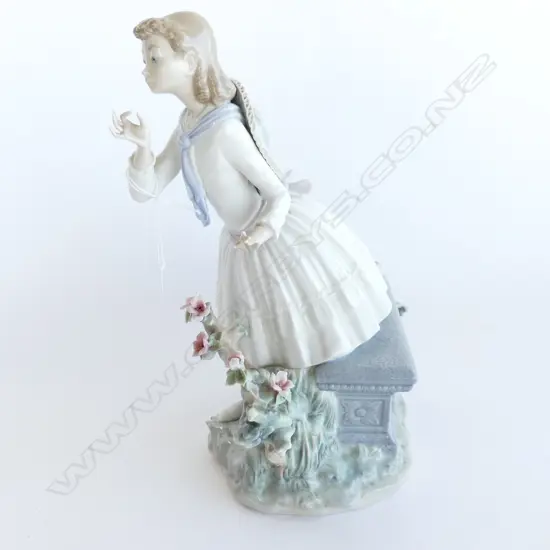 LLADRO FIGURINE GIRL WITH FLOWERS H285MM