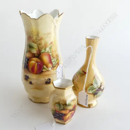 3 ATNSLEY FRUIT PAT VASES H190  160  90MM
