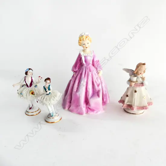 R. WORCESTER 'GRANDMOTHERS DRESS' H.150mm + 3 DRESDEN FIGURINES H.105mm