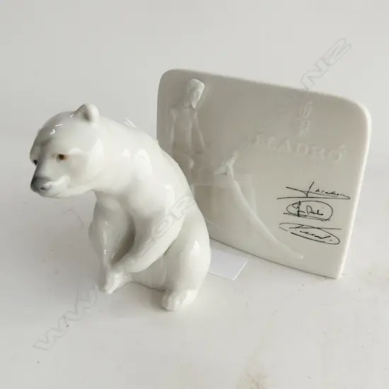 LLADRO POLAR BEAR H.115 & COLLECTORS SOCIETY PLAQUE W.150mm