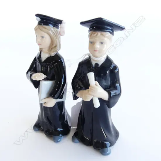 PR COSMOS FIGURES BOY & GIRL GRADUATES H120MM