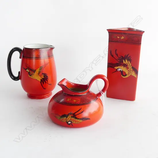 3 PCS ART DECO SHELLEY ORANGE STORK PCS; TRIANGULAR VASE (H. 150MM) & 2 JUGS (H. 115 & 85MM)