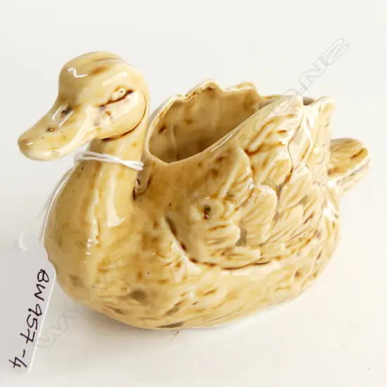 BENHAR TAN GLAZED POTTERY SWAN L. 130MM