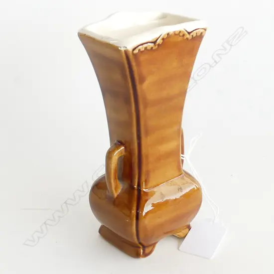 BENHAR POTTERY URN STYLE VASE  H. 150MM