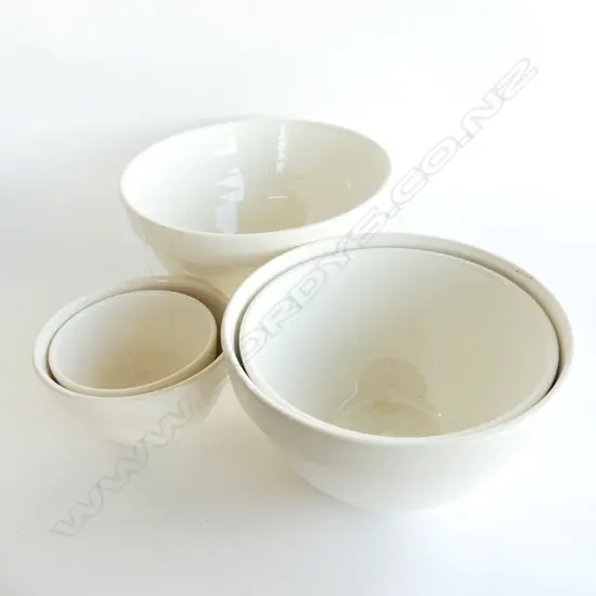 5 GRADUATING CROWN LYNN BEEHIVE MIXING BOWLS; 275 - 130mm dia