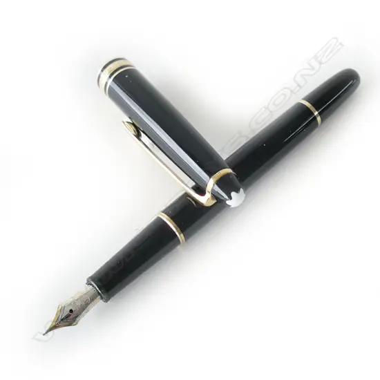 MONT BLANC MEISTERSTRUCK BLACK FOUNTAIN PEN