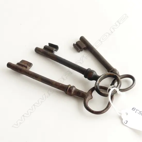 THREE ANTIQUE FORGED IRON KEYS L. 130MM