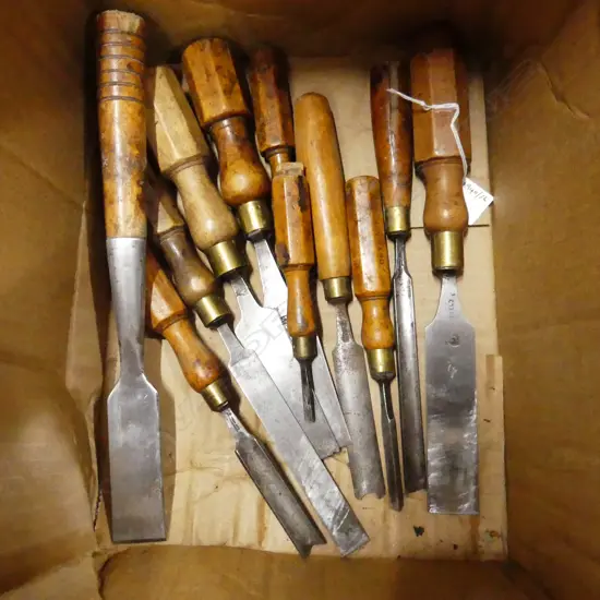 11 VINTAGE WOOD CHISELS EX. PAUL BROADBENT WORKSHOP
