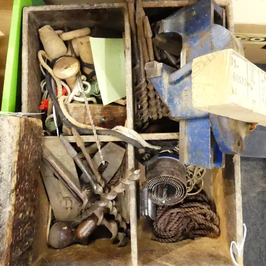 TRAY OF ORGA BITS, SMALL VICE ETC,  L.380mm, W.300mm EX. PHIL BROADBENT WORKSHOP