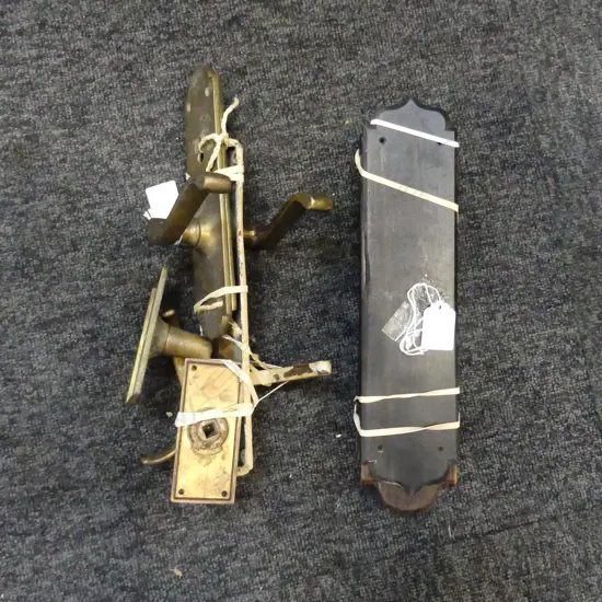 FOUR BRASS HANDLES & TEN HARDWOOD TOUCH PLATES . L. 315mm