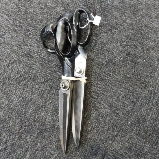 PAIR OF LARGE SHEERS. L.370mm