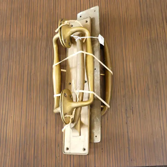 TWO PAIRS OF DOOR PULLS. ONE PAIR BRASS NOUVEAU STYLE, L.280mm & OTHER COPPER, L.355mm