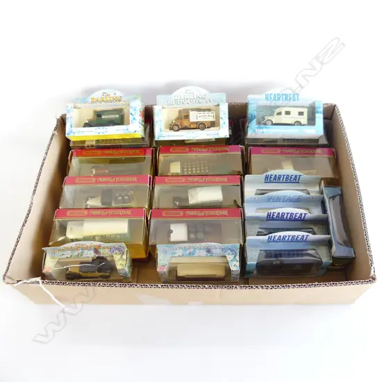 BOX OF 20 MINT & BOXED MODELS OF YESTERYEAR & OTHER DYE CAST CARS 