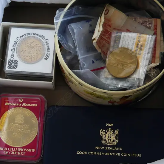 SMALL COLLECTION WORLD COINS NZ COMMEMRATIVE ETC