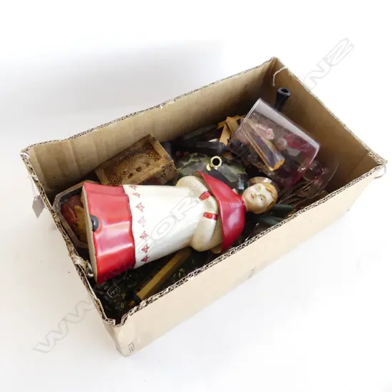 BOX LOT ASST. CUTLERY, BOY DECANTER, RETRO DESK SETS (PEN HOLDERS ETC), ARROW HEADS, QUARTZ CRYSTALS ETC