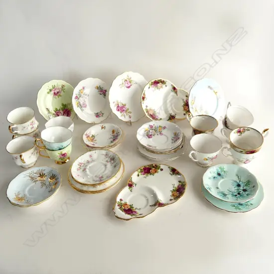 BOX LOT C/S INCLUDES TWO TV CUP/SAUCER OLD ENGLISH ROSES.