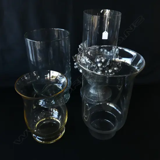 4 ASST. HURRICANE LANTERNS (1 ON SILVER RESIN URN BASE H.375mm)