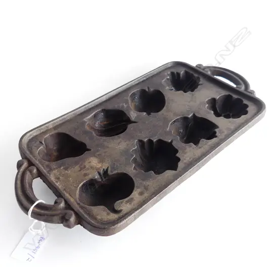 CAST IRON GEM BAKING TRAY 365x180mm