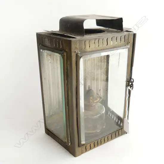 VICTORIAN BRASS SHIPS LAMP WITH KEROSENE BURNER H. 290MM 