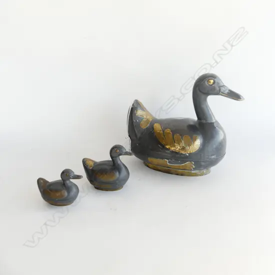 SET 3 HEAVY PEWTER DUCK LIDDED CONTAINERS (L. 220, 100, 80MM)