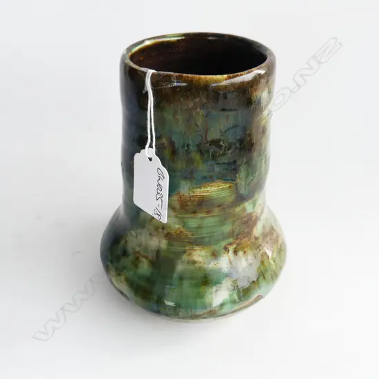 JUNE CLARKE (MORRINSVILLE) 1965 STUDIO POTTERY VASE mottled green incised marks H.145mm
