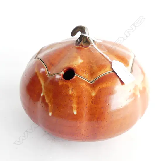 NZ POTTER SHINO GLAZE LIDDED PUMPKIN Dia.210mm