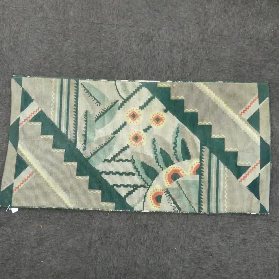 VINTAGE HOMEMADE FLORAL RUG 1410 X 740 MM SOME FAULTS